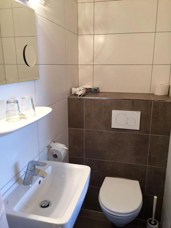 Gasthof Krone Monchberg  Екстер'єр фото